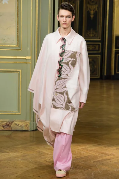 Look 32